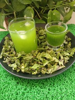 કાચી કેરી અને ફુદીનાનું શરબત (Kachi Keri Pudina Sharbat Recipe In Gujarati) રેસીપી મુખ્ય ફોટો