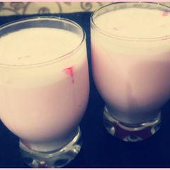 A picture of Delicious Healthy Strawberry Shake.