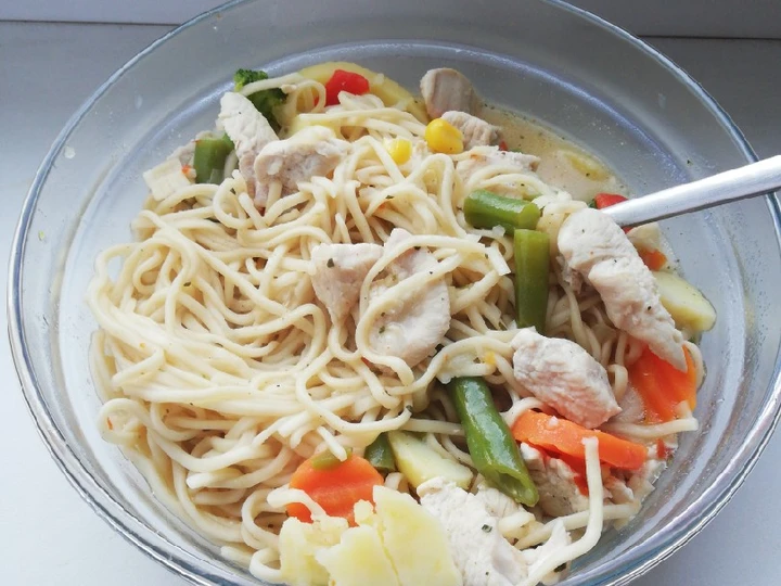 Easy Steps to Prepare Recipes Tom kha kai with egg noodles the So Delicious So Delicious.