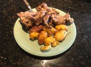 Una foto de cordero al horno