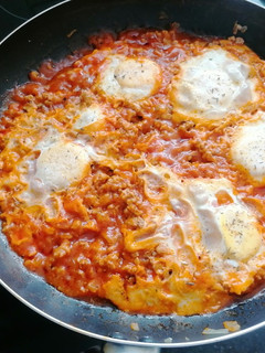 Una foto de Huevos a la italiana con carne picada