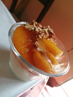 Una foto de Duraznos flameados 🍑🔥