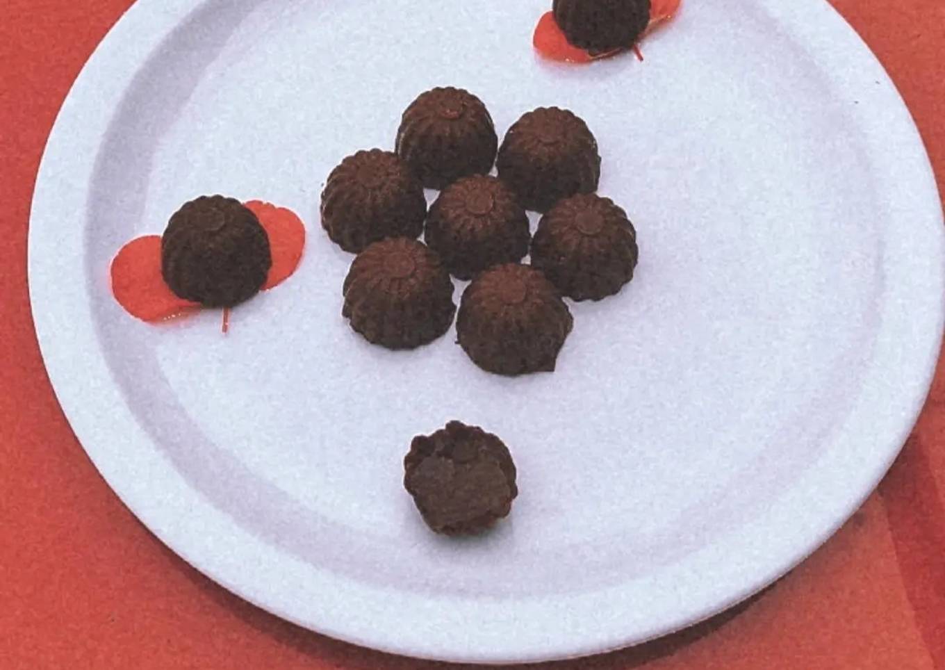 Bombones de chocolate rellenos de mermelada de fresa