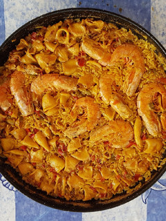 Una foto de Paella al fuego 🔥😋