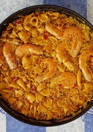 Una foto de Paella al fuego 🔥😋