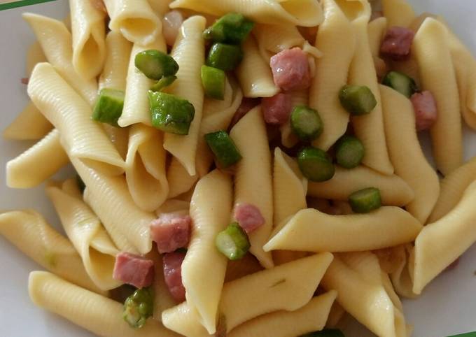 Garganelli with asparagus and pancetta