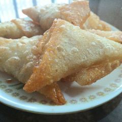 Crispy chicken samosay A picture of Crispy chicken samosay.