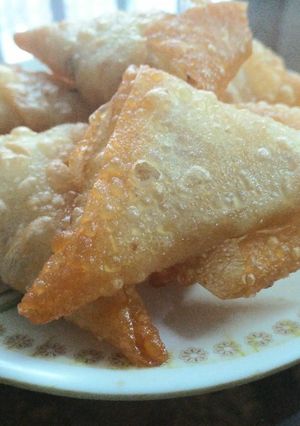 A picture of Crispy chicken samosay.