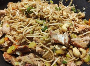 Foto de Noodles com Legumes salteados com Bife de Perú