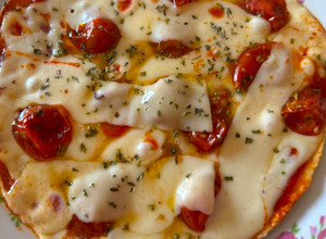 Foto de Pizza wrap com tomate cherry confitado