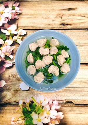 Hình của món Canh Rau Cải Cúc Nấu Giò Sống.