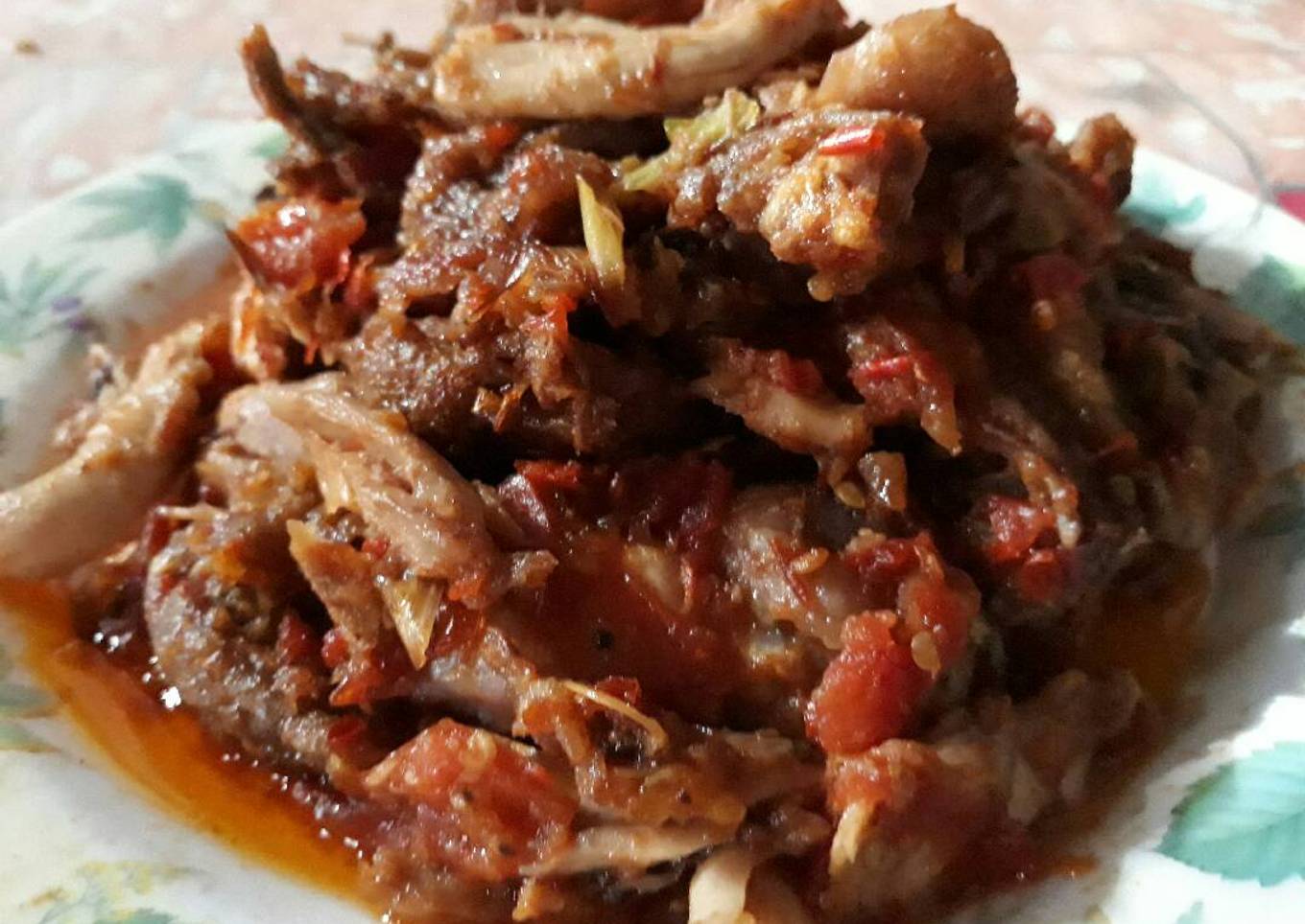 Ayam goreng suwir" rica balado