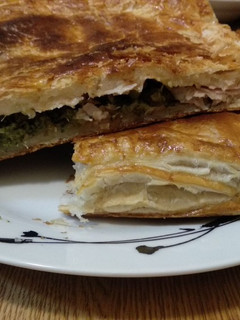 Una foto de Empanada de brócoli, pavo y queso