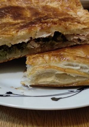 Una foto de Empanada de brócoli, pavo y queso