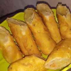 A picture of Potato spring Rolls 🥖🥐🥖.