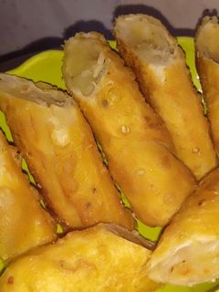 A picture of Potato spring Rolls 🥖🥐🥖.