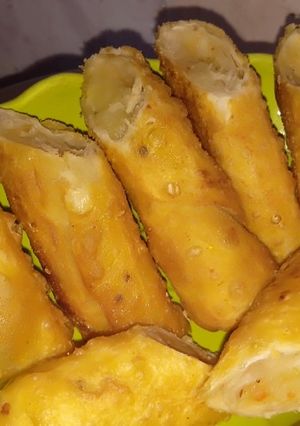 A picture of Potato spring Rolls 🥖🥐🥖.