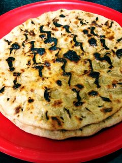 राजस्थानी खूबा रोटी (Rajasthani khooba roti recipe in hindi) रेसिपी मुख्य फोटो