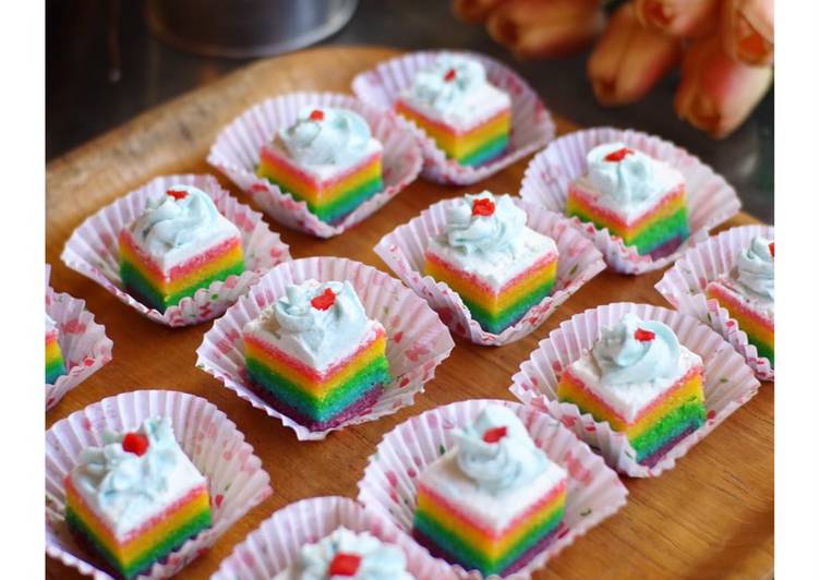 8 Resep: Rainbow Cake Kukus Anti Ribet!