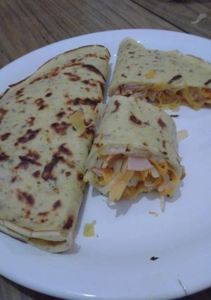 Una foto de Quesadilla Charrúa.-   Panqueques Verdura Queso