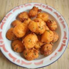 Cucur bawang pedas রেসিপির প্রধান ছবি