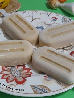 Una foto de Polos de plátano -sin azúcar-