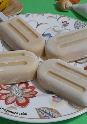 Una foto de Polos de plátano -sin azúcar-