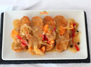 Una foto de Tempeh Guisado, acuérdate que el plato no se come!!