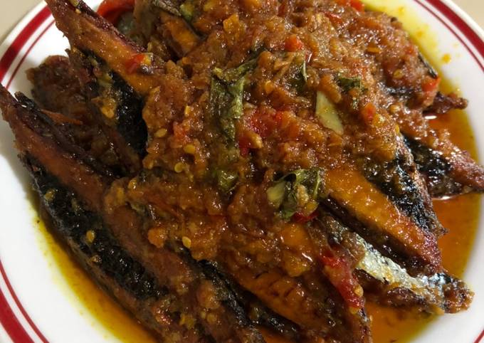 Resep Ikan Pindang Pedas Manis Bumbu Tomat Oleh Lindakumala Cookpad 