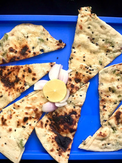 ચીઝ ગાર્લિક નાન (Cheese Garlic Naan Recipe in Gujarati) રેસીપી મુખ્ય ફોટો
