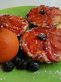 Una foto de Tartaletas de crema y albaricoques fáciles