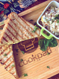 A picture of Grilled chicken and egg sandwich 🥪.
