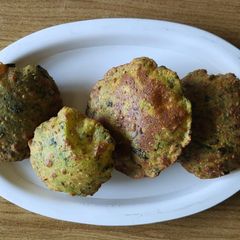 A picture of Leafy vegetable puri.