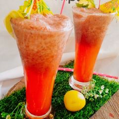 A picture of Strawberry Mint Lemonade.