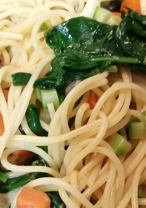 Una foto de Pasta con verduras. Ñam!!