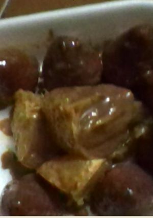 Una foto de Postre frutilla y naranja bañada en chocolate