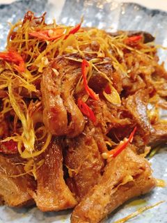Hình của món Chân nấm xào cà ri sả ớt.