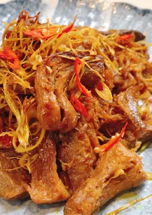Hình của món Chân nấm xào cà ri sả ớt.