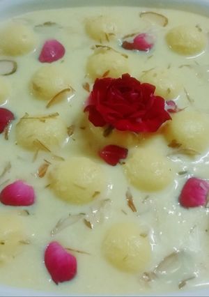 A picture of Angoori Rasmalai.