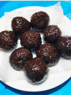 A picture of Dry fruits stuffed coconut laddoo.