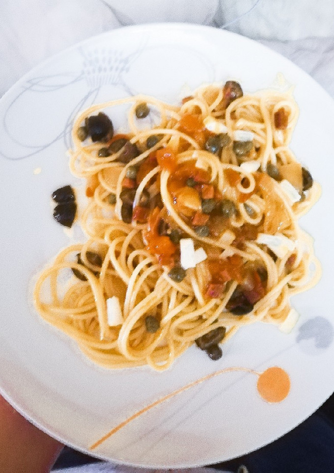 Una foto de Spaghettis con verduras