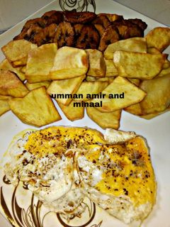 Soyayyen dankali da plantain ainihin hoton girkin