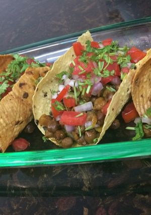 A picture of Indian Papad tacos.
