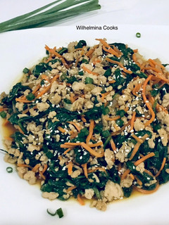 A picture of Ground Pork Stir Fry With Spinach and Carrot.