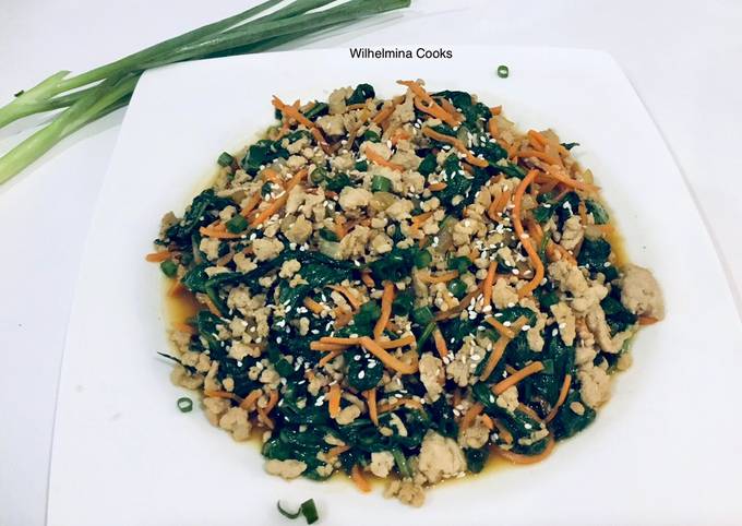 Simple Way to Make Super Quick Homemade Ground Pork Stir Fry With Spinach and Carrot