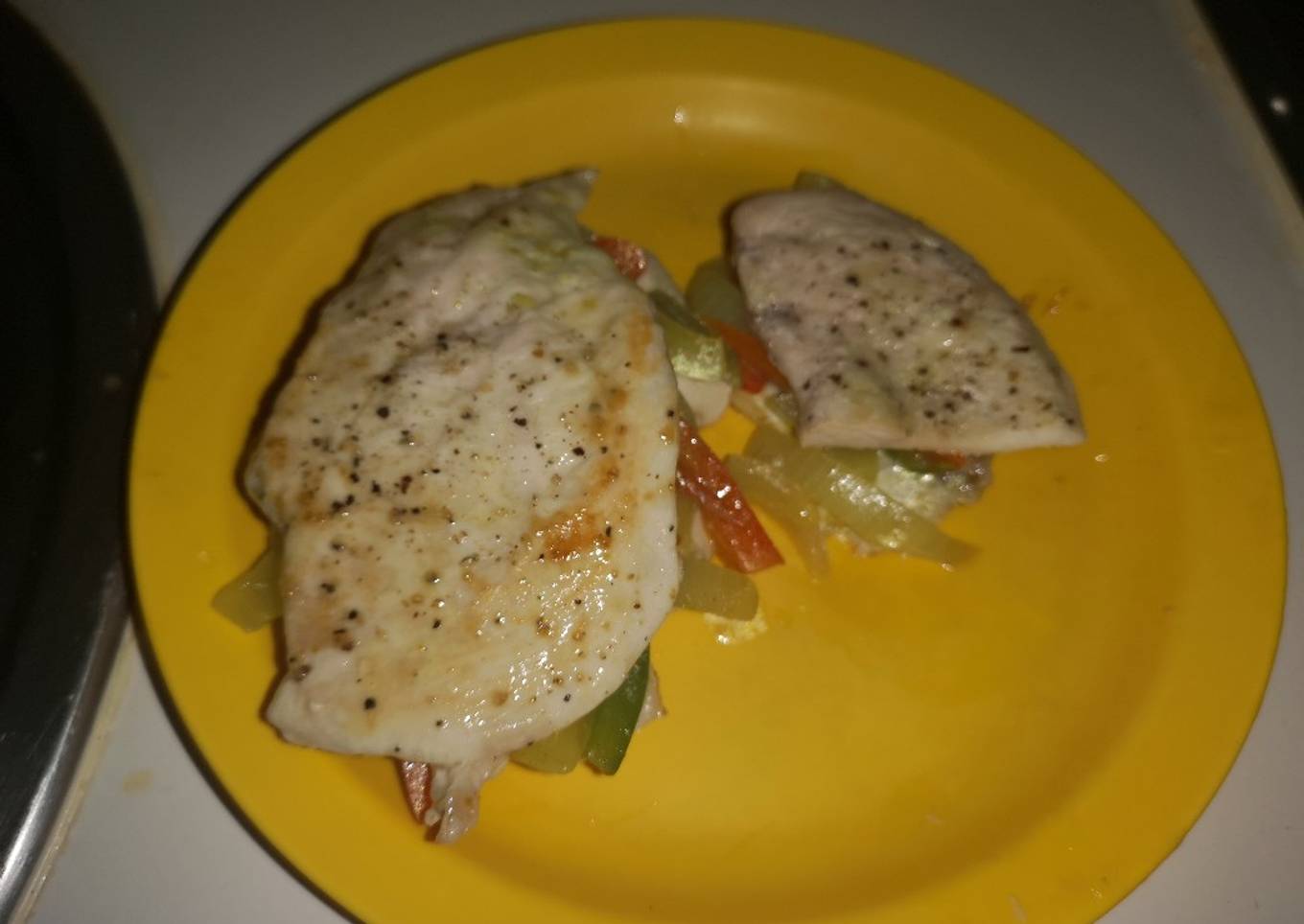 Pechuga de pollo rellena de curry y verduras