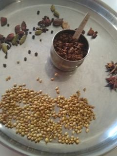 गोडा मसाला (goda masala recipe in marathi) रेसिपी चे मुख्य फोटो