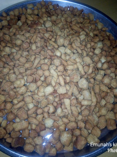 A picture of Cinnamon crunchy chinchin.