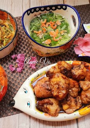Hình của món Cơm nhà ngày nắng với nhiều rau trái.