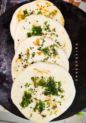 A picture of Dhania Methi Tawa Kulcha.